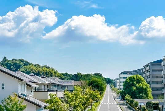 写真：パソコンを操作する従業員